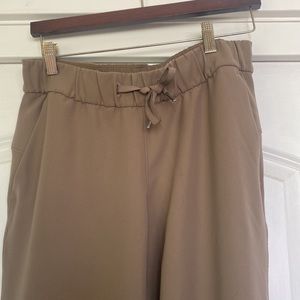 Lululemon beige joggers. Size 8